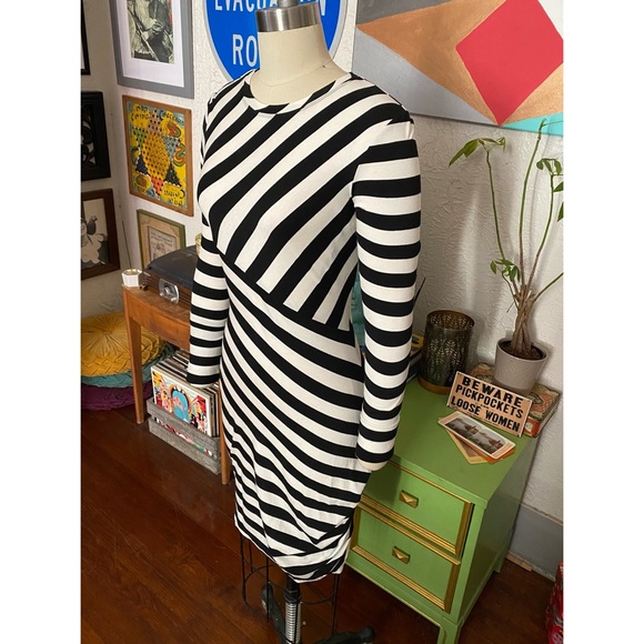 Diane von Furstenberg Knit Stretch Row Stripe Dress 6 - Picture 2 of 7